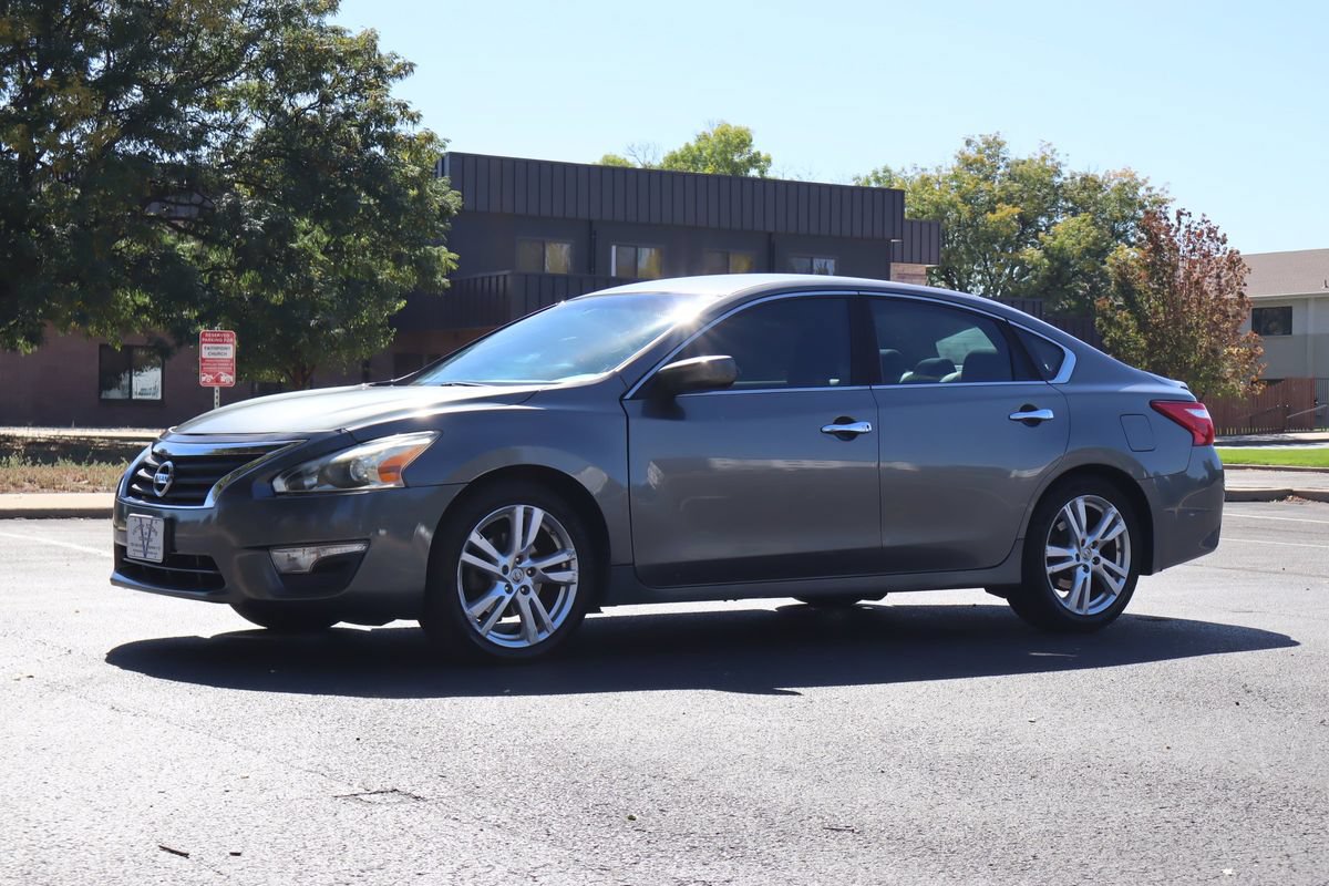 Used 2016 Nissan Altima 2.5 SR FWD image 11
