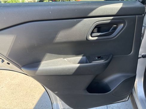 Used 2024 Nissan Rogue S AWD/4WD image 16