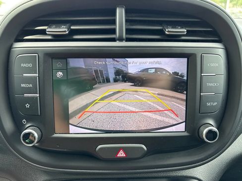 Used 2025 Kia Soul LX w/ LX Technology Package FWD image 38