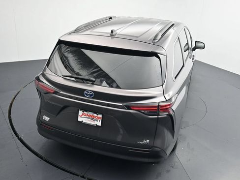 Used 2022 Toyota Sienna LE w/ LE Plus Package FWD image 30