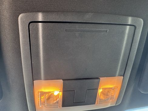 Used 2019 Ford Explorer XLT w/ Equipment Group 202A FWD image 27