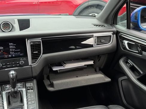 Used 2018 Porsche Macan AWD/4WD image 34
