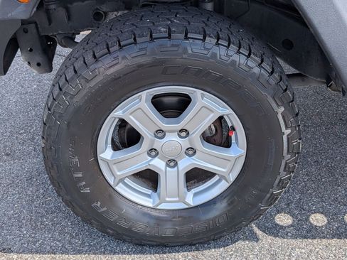 Used 2013 Jeep Wrangler Sport AWD/4WD image 13