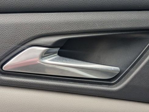 Used 2025 Chevrolet Traverse LT FWD image 27