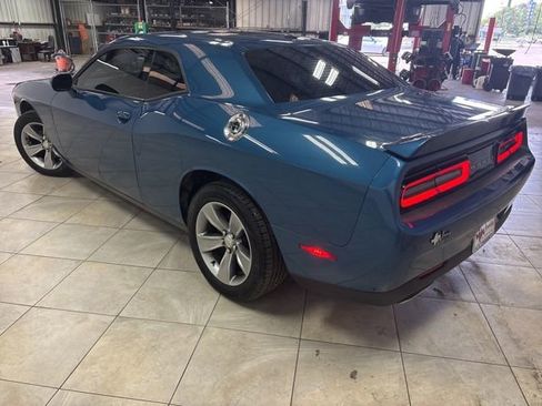 Used 2020 Dodge Challenger SXT RWD image 5