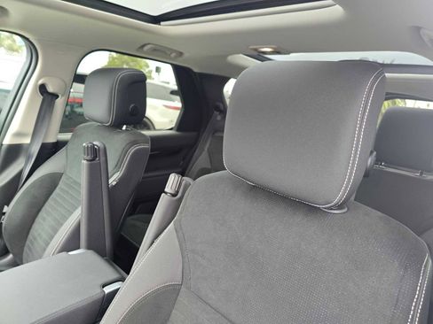 Certified 2024 Land Rover Discovery S image 25