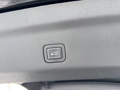 Used 2024 GMC Yukon SLT w/ SLT Luxury Package AWD/4WD image 47