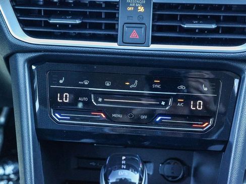 New 2025 Volkswagen Taos SE image 29