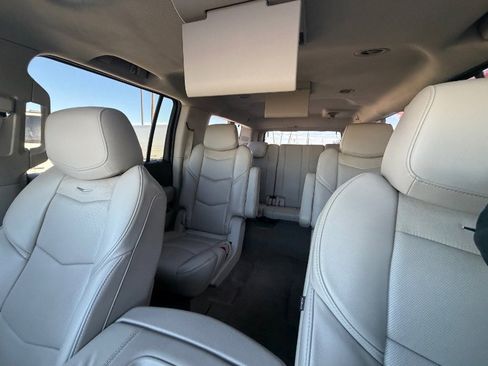 Used 2017 Cadillac Escalade ESV Luxury image 10