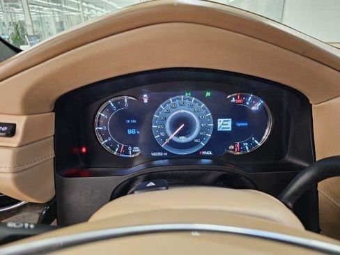 Used 2019 Cadillac Escalade Platinum AWD/4WD image 13