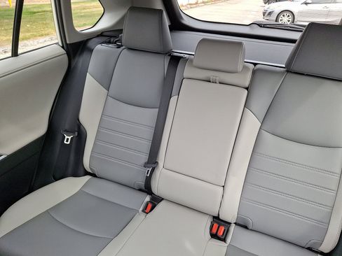 Used 2021 Toyota RAV4 Limited image 18