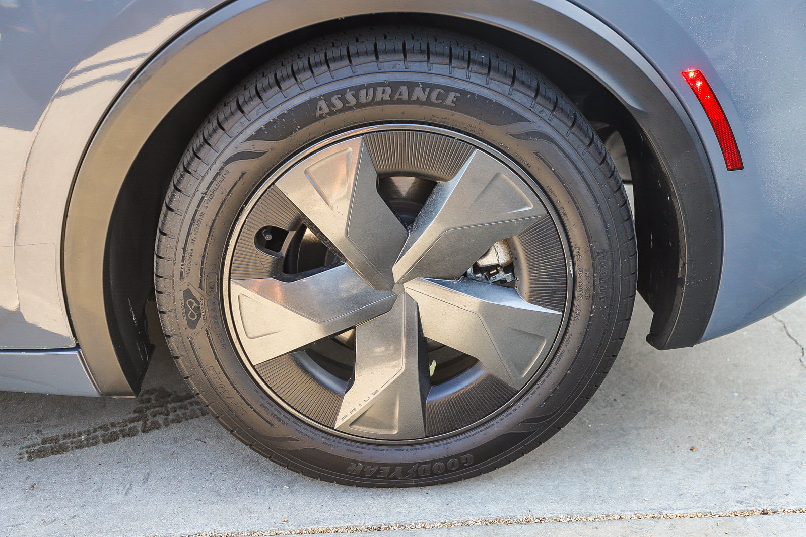 Certified 2024 Toyota Prius LE FWD image 11