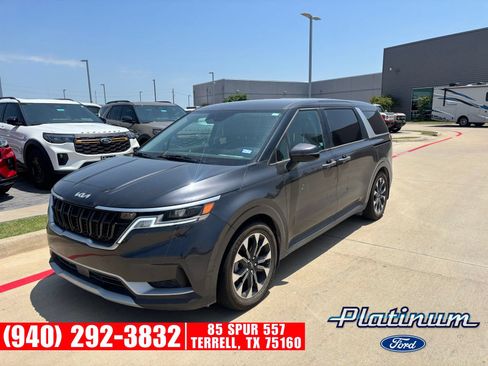 Used 2024 Kia Carnival EX FWD image 3