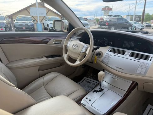 Used 2009 Toyota Avalon XLS FWD image 18