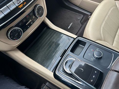 Used 2018 Mercedes-Benz GLE 350 w/ Premium 1 Package image 21