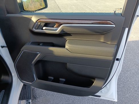 New 2026 GMC Sierra 1500 SLE image 18