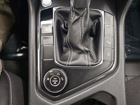 Used 2022 Volkswagen Tiguan SEL R-Line image 23