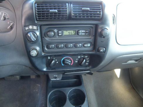 Used 2002 Ford Ranger XLT image 10