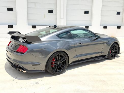 Used 2021 Ford Mustang Shelby GT500 w/ Carbon Fiber Track Pack RWD image 3