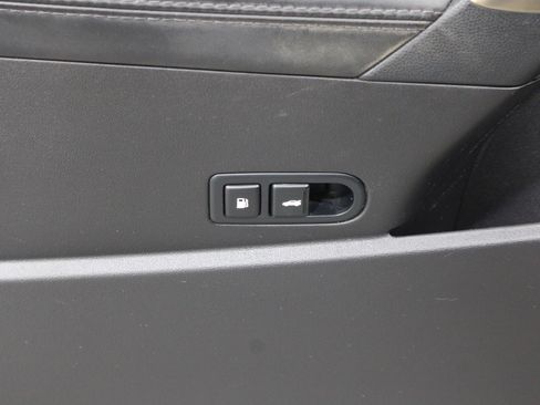 Used 2015 Hyundai Genesis 3.8 image 7