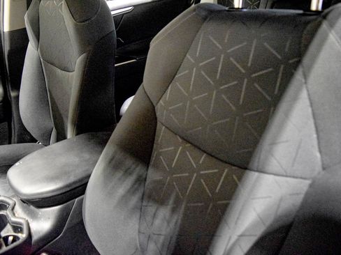 Used 2021 Toyota RAV4 XLE w/ XLE Grade Weather Package image 4