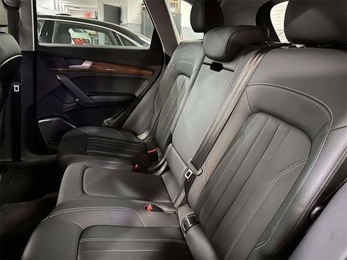 Used 2023 Audi Q5 2.0T Premium w/ Convenience Package image 14