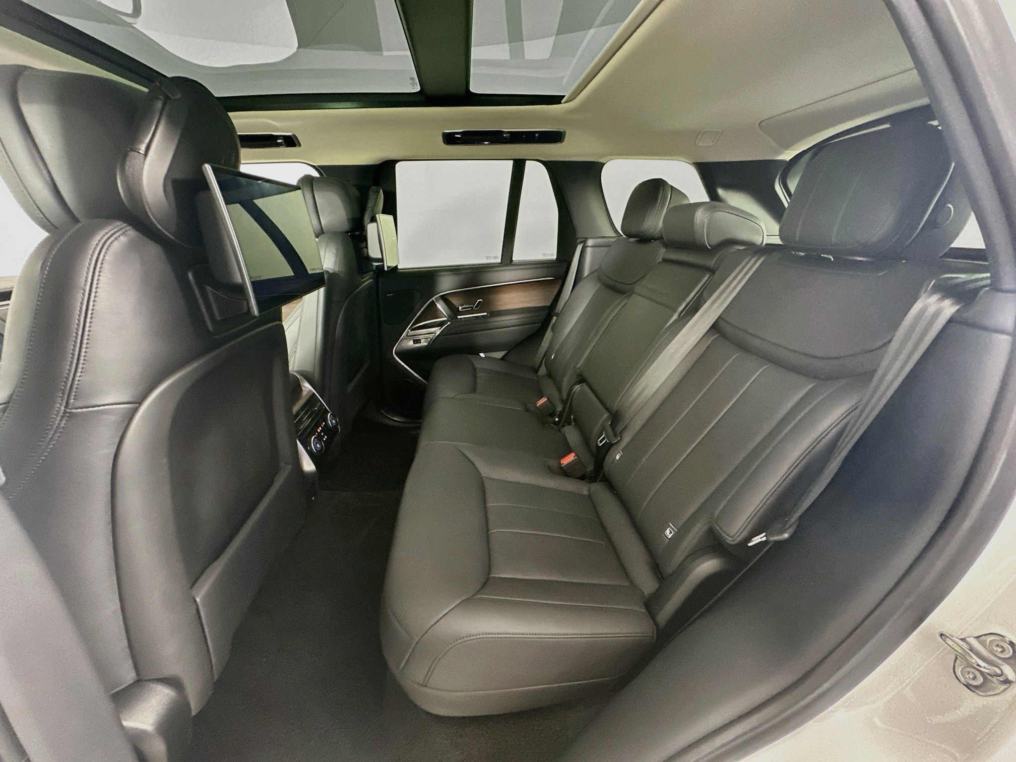 Used 2023 Land Rover Range Rover SE AWD/4WD image 23