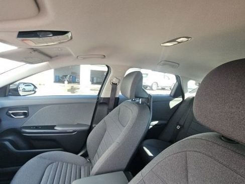 Used 2025 Kia K4 EX image 9