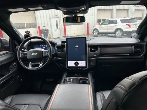 Used 2023 Ford Expedition Platinum image 41