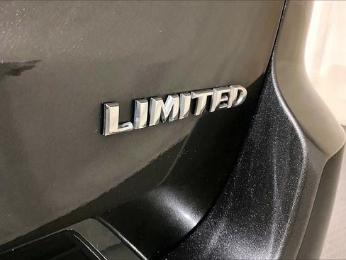 Used 2017 Jeep Grand Cherokee Limited w/ Luxury Group II AWD/4WD image 9