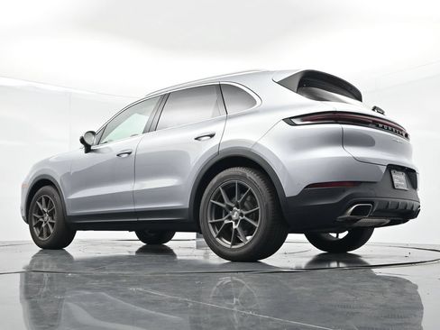 Certified 2025 Porsche Cayenne AWD/4WD image 23