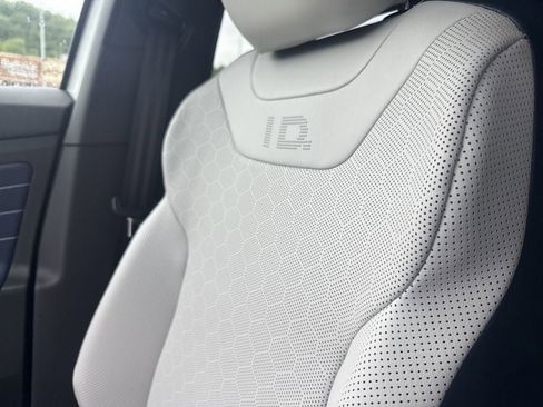 New 2025 Volkswagen ID.4 Pro S Plus image 39