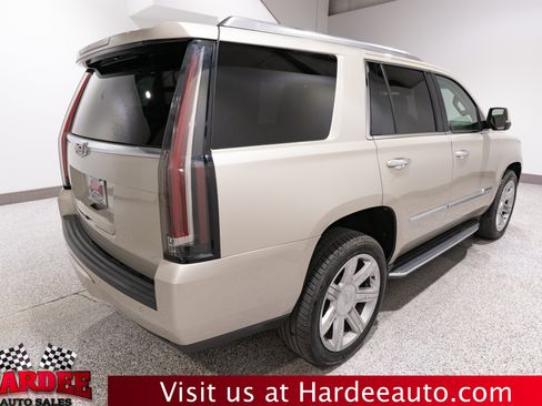 Used 2016 Cadillac Escalade Luxury RWD image 5