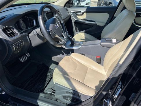 Used 2017 Volvo V60 T5 Premier w/ Convenience Package FWD image 13