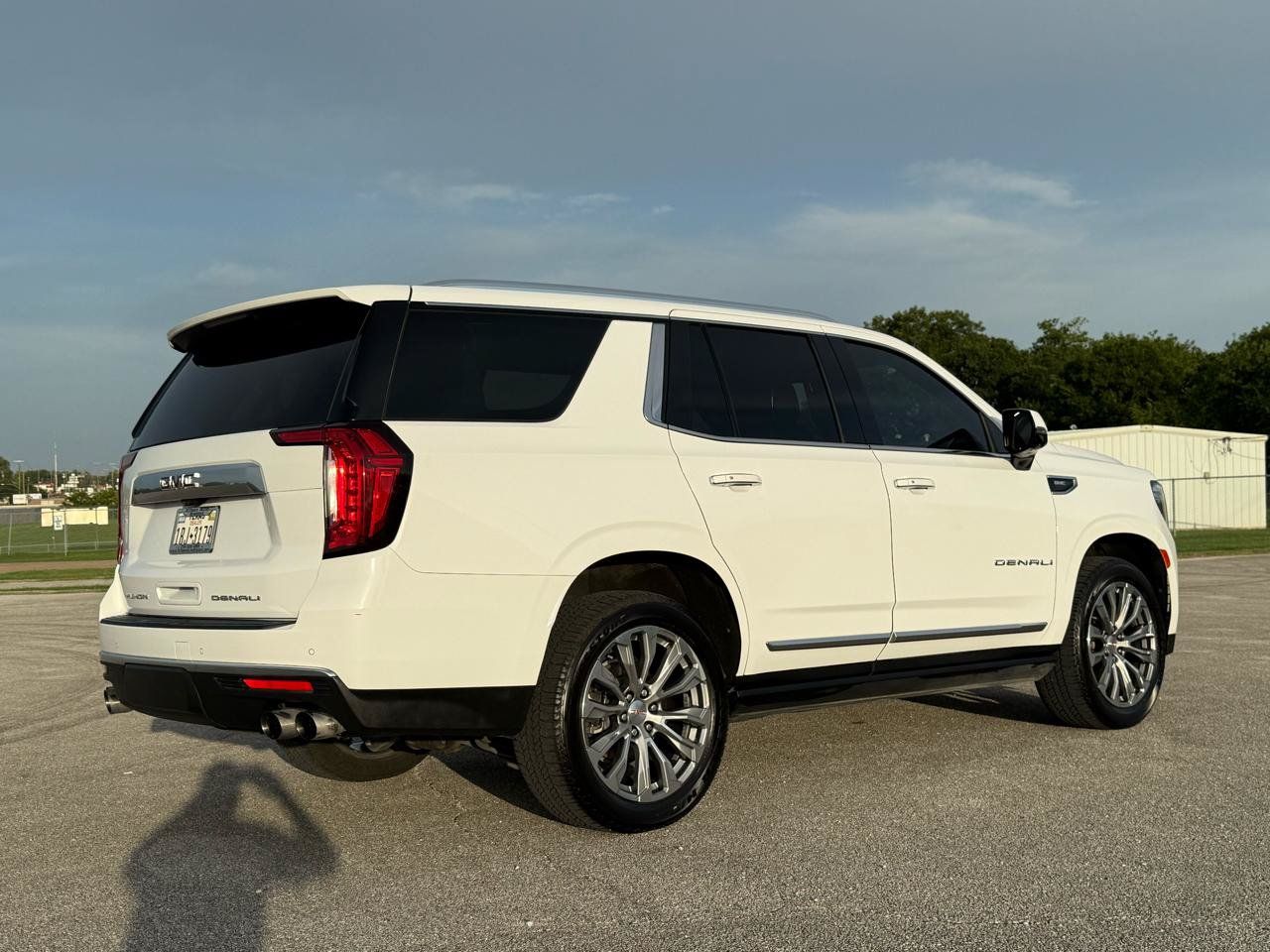 Used 2021 GMC Yukon Denali w/ Denali Premium Package AWD/4WD image 4
