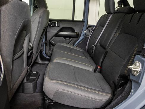 Used 2024 Jeep Wrangler Unlimited Sahara AWD/4WD image 38