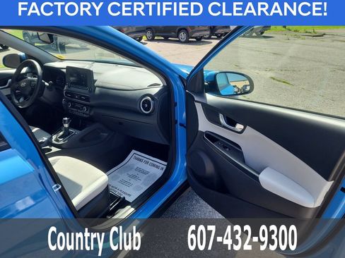 Certified 2022 Hyundai Kona SEL w/ Convenience Package AWD/4WD image 28