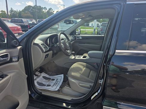Used 2012 Jeep Grand Cherokee Laredo RWD image 5