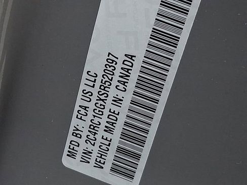 Used 2025 Chrysler Pacifica Limited image 27