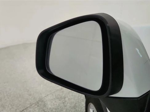 Used 2021 Chevrolet Trax LT w/ LT Convenience Package image 23