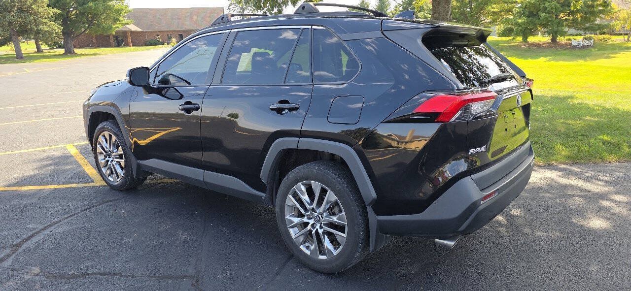 Used 2020 Toyota RAV4 XLE Premium AWD/4WD image 5