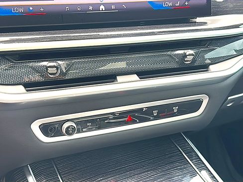 Certified 2024 BMW X7 xDrive40i w/ Executive Package AWD/4WD image 34