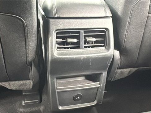 Used 2024 Ford Edge SE image 37