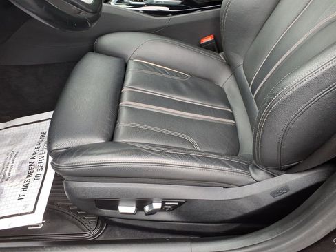 Used 2019 BMW 540i xDrive w/ Premium Package image 15