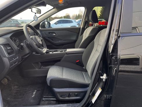 Used 2023 Nissan Rogue SV image 10
