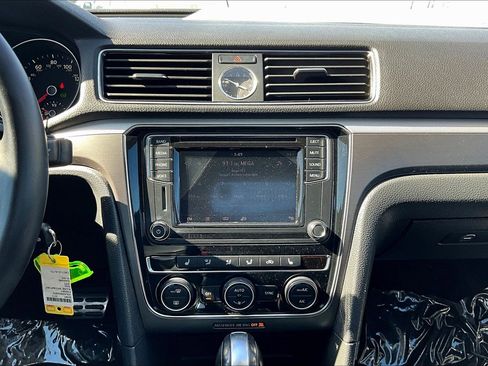 Used 2017 Volkswagen Passat 1.8T R-Line image 6