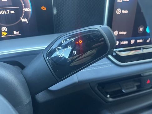 New 2026 Volkswagen Tiguan SE R-Line FWD image 12