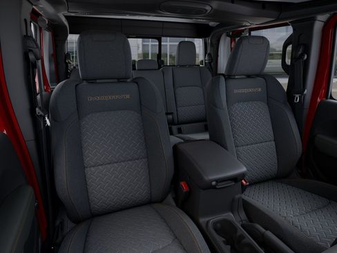 New 2025 Jeep Gladiator Mojave w/ Convenience Group image 18