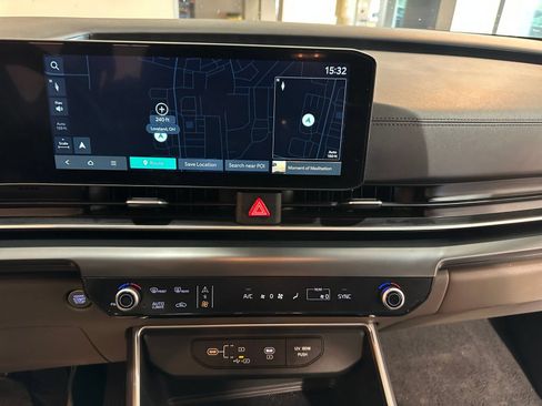 Used 2026 Kia Carnival FWD image 17