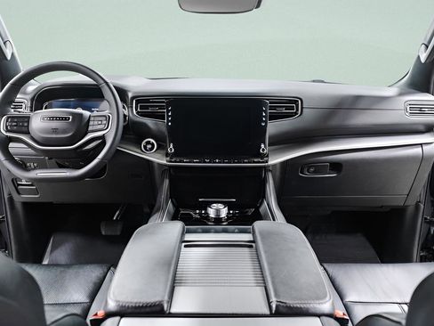 Used 2025 Jeep Wagoneer Series II w/ 8-Passenger Seating Package image 10